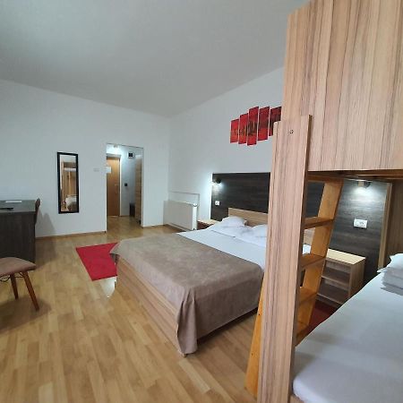 Hotel Mures Topliţa エクステリア 写真